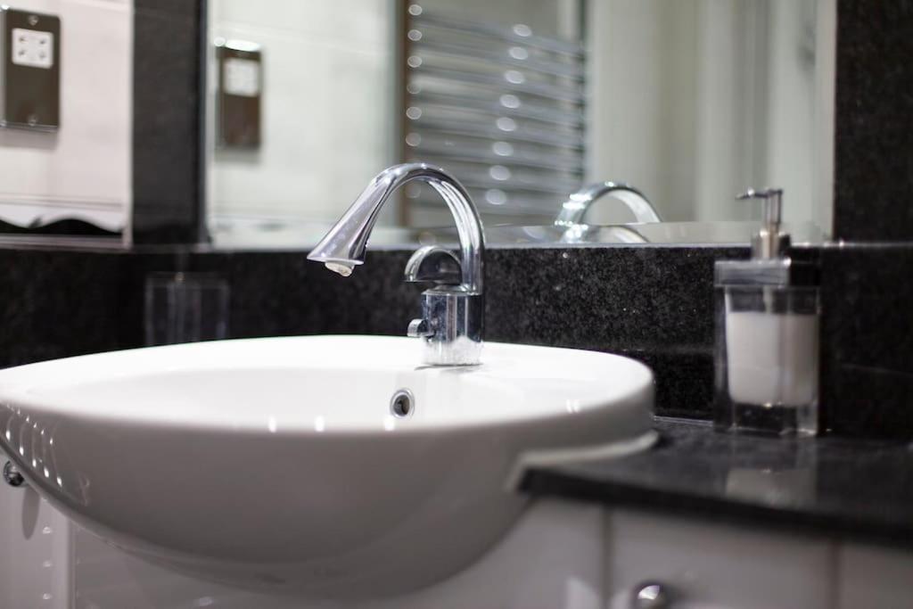 Thames View Apartment, Imperial Wharf Лондон Экстерьер фото